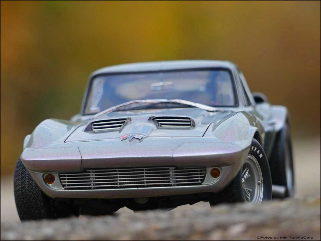 1:18 Chevrolet Corvette Stingray Coupe Standox Imola Ice by Exoto